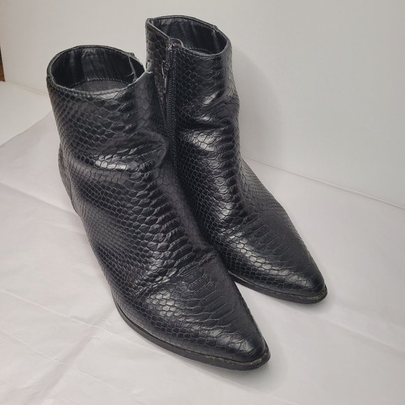 Coconuts by Matisse Black Snake Skin Embossed Leather Booties Ankle Boots - Picture 6 of 9